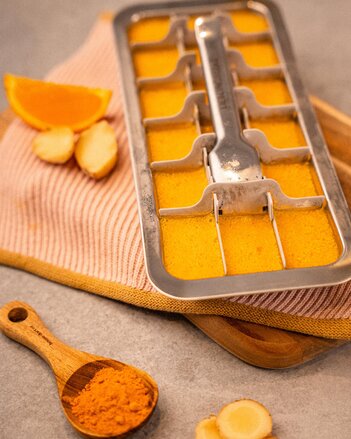 Ingwer-Kurkuma Eiswürfel  | © SONNENTOR